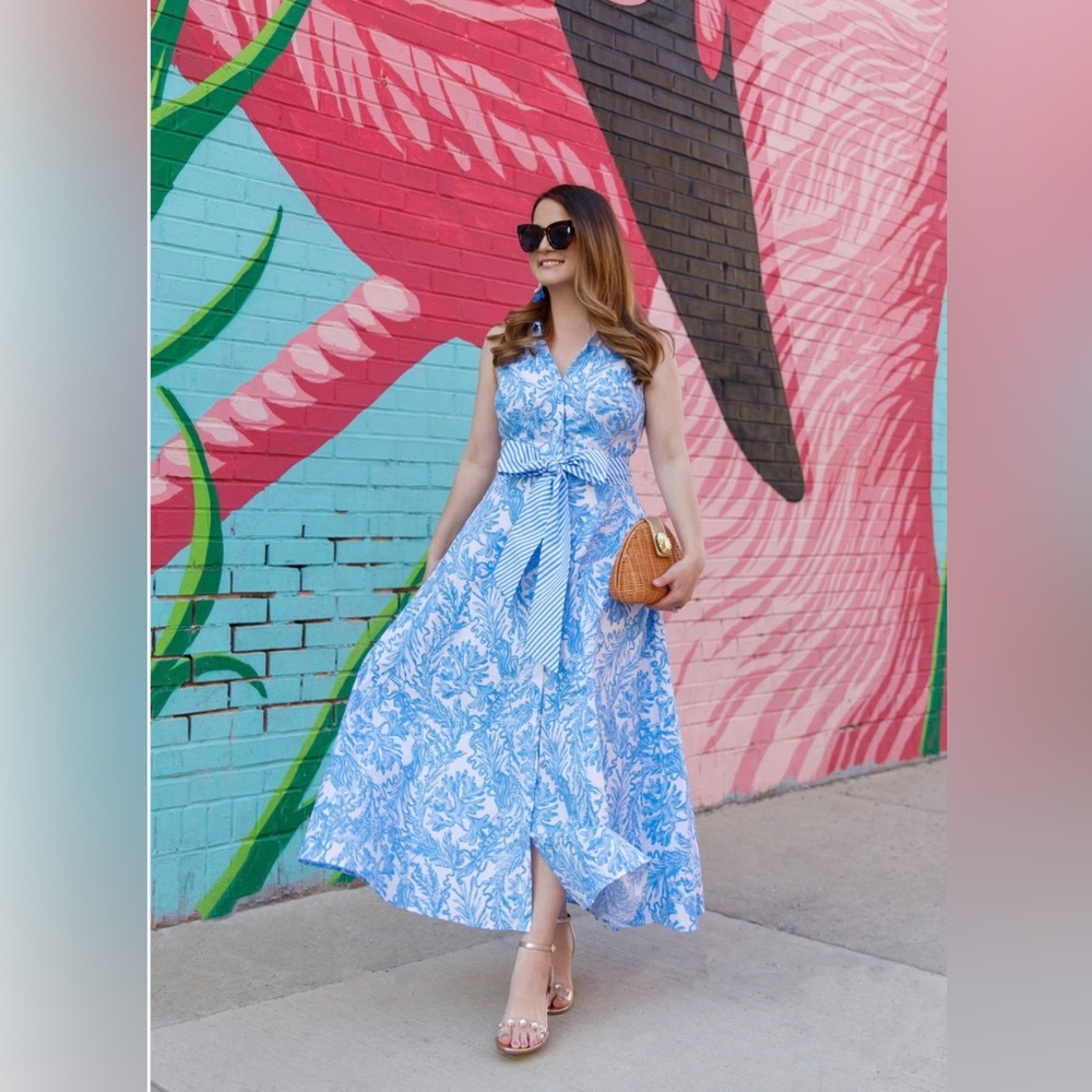 Lilly Pulitzer beautifully dress size 8 color, blue white - Picture 2 of 7